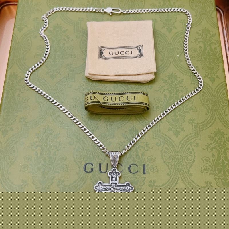 G*u*i necklaces